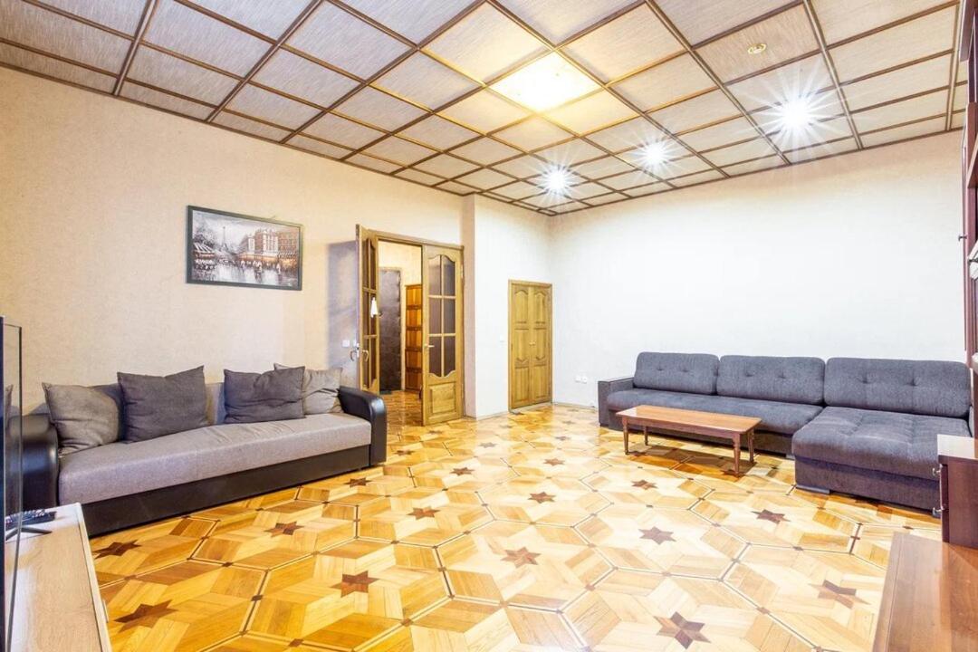 Apartments In The Center Of Minsk On Nezavisimosti 12 ภายนอก รูปภาพ
